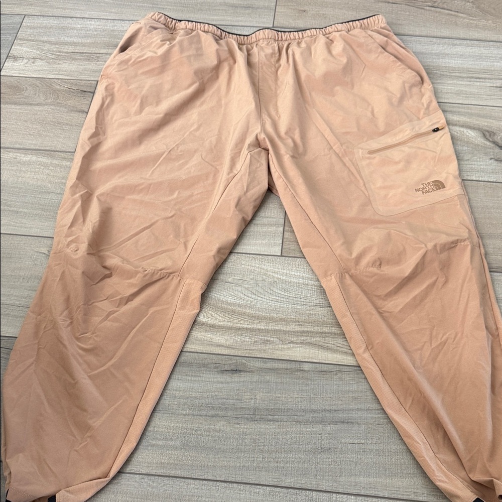 The North Face Men’s Jogger Cargo Pants in tan/khaki